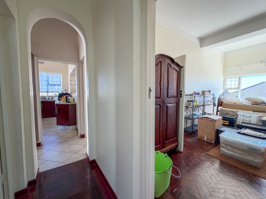 3 Bedroom Property for Sale in Vredehoek Western Cape